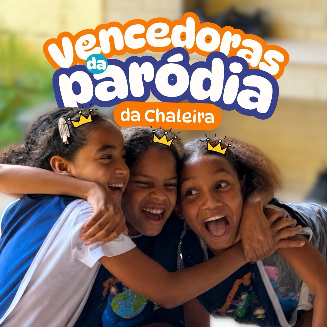 Três crianças sorrindo e abraçadas sob o texto Vencedoras da paródia da Chaleira.
